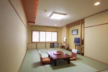 هتل Dogo Onsen Yachiyo 道後温泉八千代