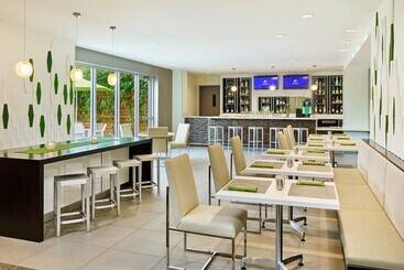 هتل Element Miami International Airport