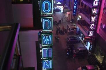 هتل Godwin Deluxe  Near New Delhi Railway Station   Paharganj
