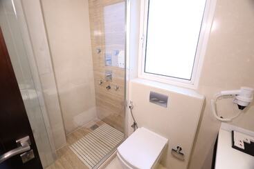 هتل Godwin Deluxe  Near New Delhi Railway Station   Paharganj