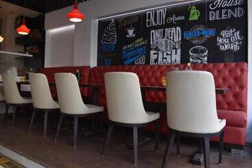 호텔 Godwin Deluxe  Near New Delhi Railway Station   Paharganj