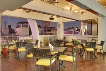 هتل Godwin Deluxe  Near New Delhi Railway Station   Paharganj