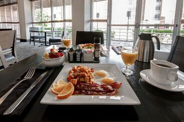 هتل Holiday Inn Detroit Metro Airport, An Ihg