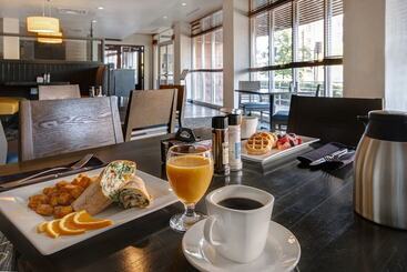 هتل Holiday Inn Detroit Metro Airport, An Ihg