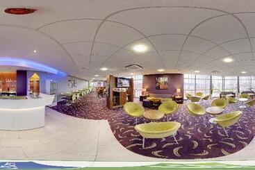 هتل Holiday Inn Express Dunstable By Ihg