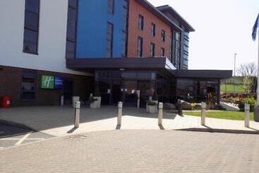 هتل Holiday Inn Express Dunstable By Ihg