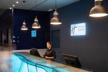 هتل Holiday Inn Express Lisbon Alfragide, An Ihg