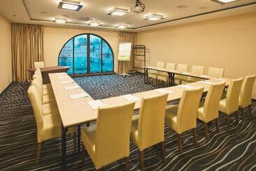ホテル Holiday Inn łódź, An Ihg