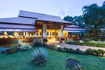 هتل Khaolak Bayfront Resort