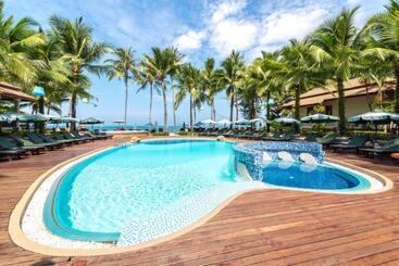 هتل Khaolak Bayfront Resort