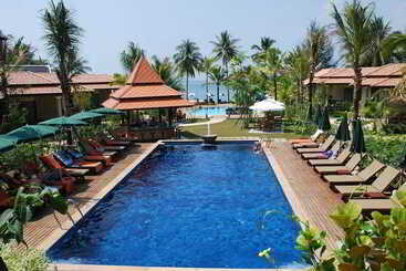 هتل Khaolak Bayfront Resort