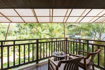 هتل Khaolak Bayfront Resort