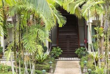 هتل Khaolak Bayfront Resort