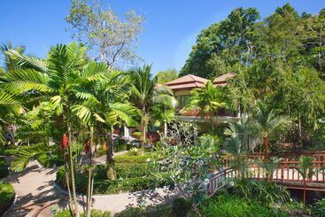 هتل Khaolak Bayfront Resort