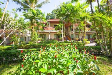 هتل Khaolak Bayfront Resort