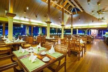 هتل Khaolak Bayfront Resort