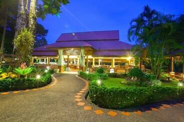 هتل Khaolak Bayfront Resort