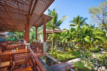 هتل Khaolak Bayfront Resort
