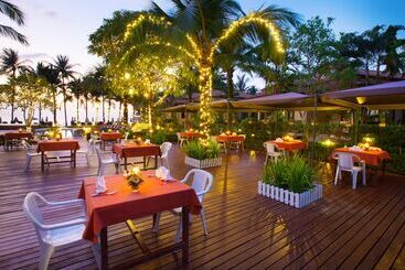 هتل Khaolak Bayfront Resort