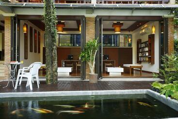 هتل Khaolak Bayfront Resort
