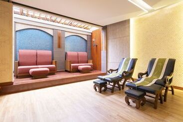 هتل Khaolak Bayfront Resort