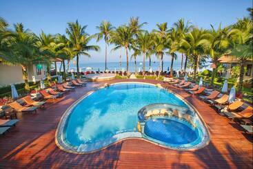 هتل Khaolak Bayfront Resort