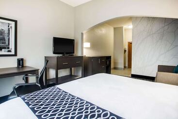 酒店 La Quinta Inn & Suits By Wyndham Pontoon Beach Il