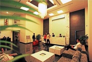 هتل Le Royale Residency