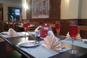 هتل The Orchid Passaros Goa