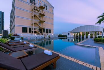 هتل Niran Grand