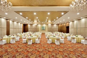 Radisson Blu Plaza Hotel Hyderabad Banjara Hills