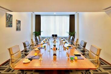 Radisson Blu Plaza Hotel Hyderabad Banjara Hills