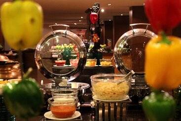 Radisson Blu Plaza Hotel Hyderabad Banjara Hills