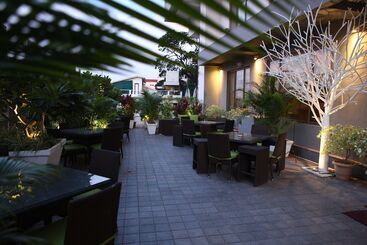 Radisson Blu Plaza Hotel Hyderabad Banjara Hills