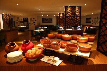 Radisson Blu Plaza Hotel Hyderabad Banjara Hills