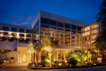 Radisson Blu Plaza Hotel Hyderabad Banjara Hills