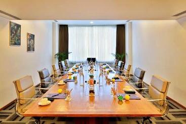 Radisson Blu Plaza Hotel Hyderabad Banjara Hills