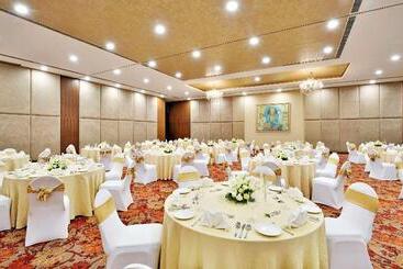 Radisson Blu Plaza Hotel Hyderabad Banjara Hills