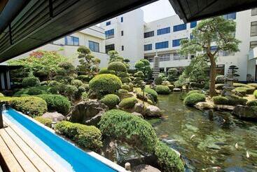 هتل 楽気ハウス甲斐路 Raki House Kaiji