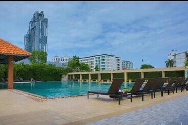 هتل The Leela Resort & Spa Pattaya