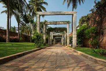 هتل The Windflower Resorts And Spa
