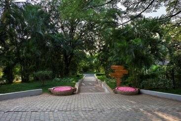 هتل The Windflower Resorts And Spa