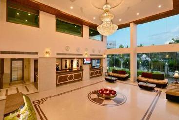 هتل Clarks Inn Airport, Hubli