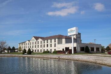 ホテル Baymont Inn & Suites By Wyndham Findlay