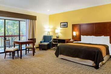 هتل Comfort Inn Monterey Peninsula Airport