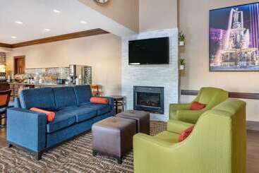 هتل Comfort Inn & Suites