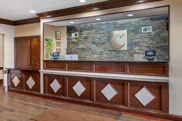 هتل Comfort Inn & Suites