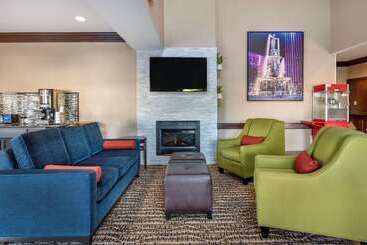هتل Comfort Inn & Suites