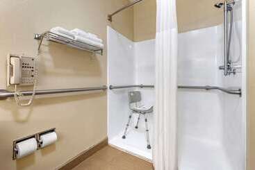 هتل Comfort Inn & Suites