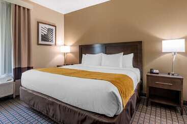 هتل Comfort Inn & Suites